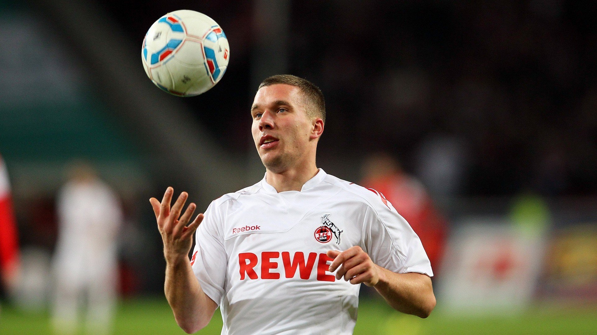 _现场直击：激烈对决中瞬间点燃全场气氛_，激烈的对弈