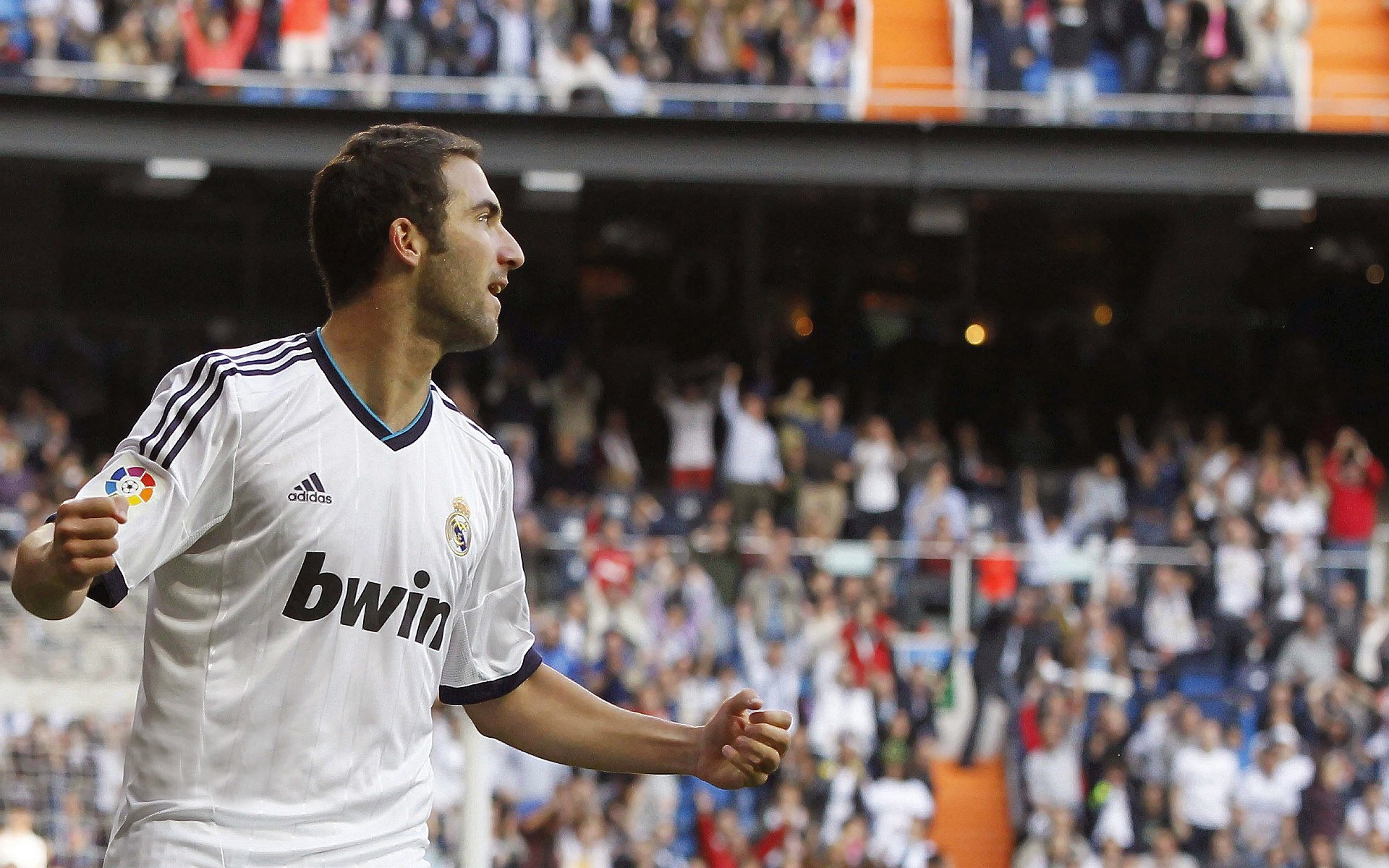 “英超争冠局势升温，榜首战胜负关系排行榜走势”，英超各项赛事连胜纪录